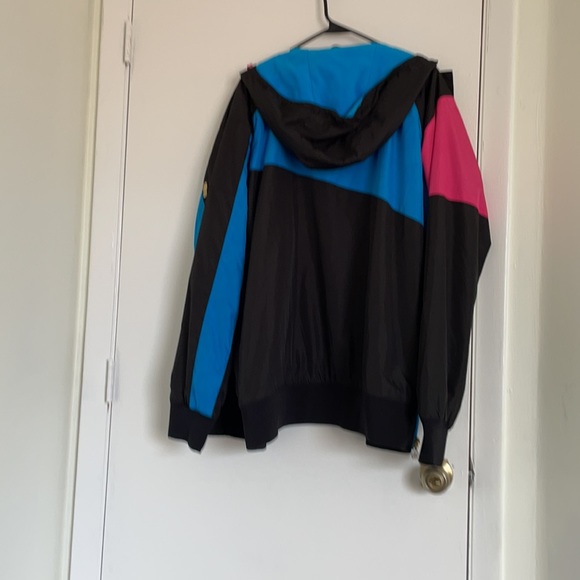 Alab Hooded Jacket with pockets & detailed design - Picture 4 of 4